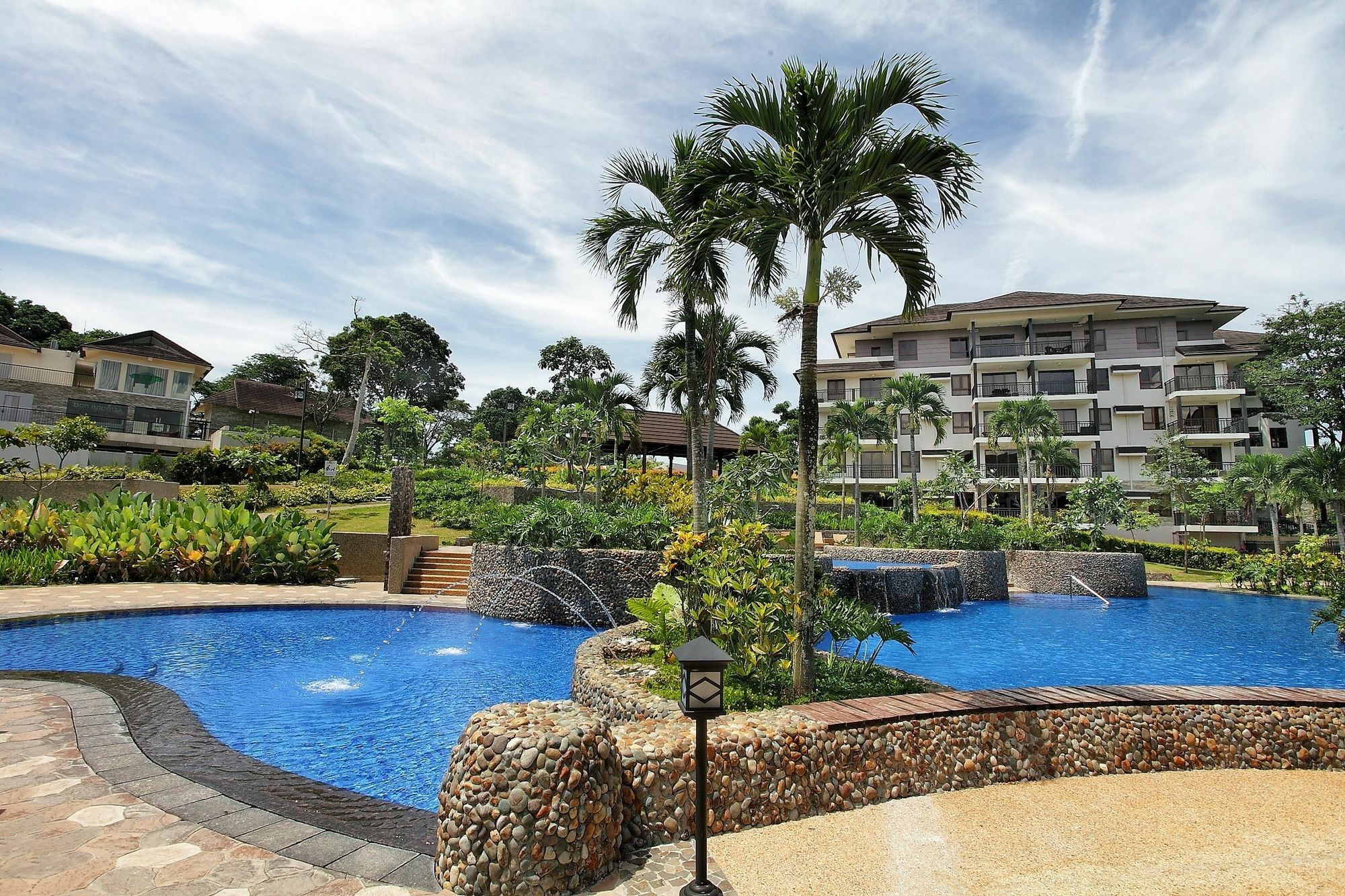 The Serviced Residences At Kasa Luntian Managed By Hii Tagaytay City Esterno foto